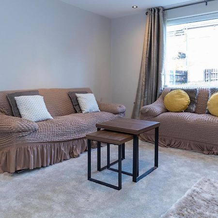 Penda Contractor And Leisure Guests Nottingham Villa Екстериор снимка